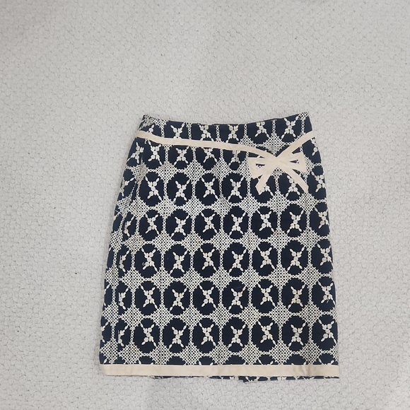 Nanette Lepore Dresses & Skirts - Nanette Lepore Black and Cream Skirt with bow, emroidery and kick pleat details